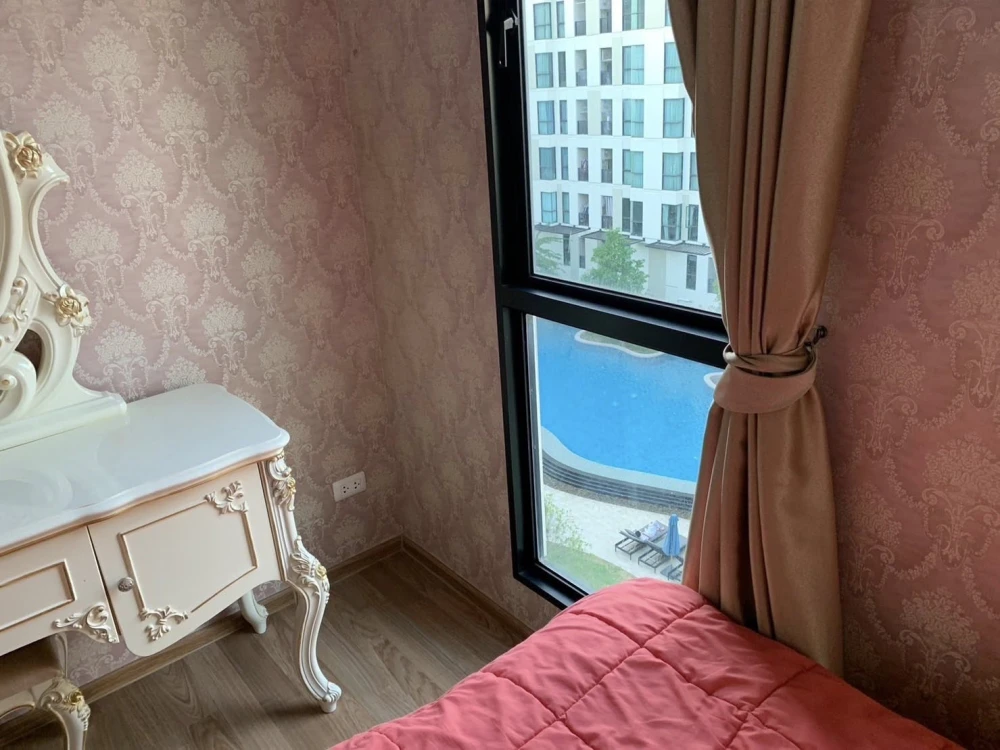 Unio Sukhumvit 72 Studio room for rent, decorated in princess style, with beautiful wallpaper. Hurry and reserve now!