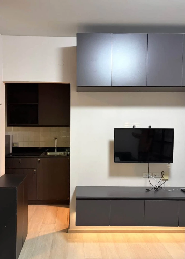 For rent: UNIO Ramkhamhaeng-Seri Thai, corner unit, 7th floor, great view, private, 1 bedroom with partitioned rooms. Don't miss out!