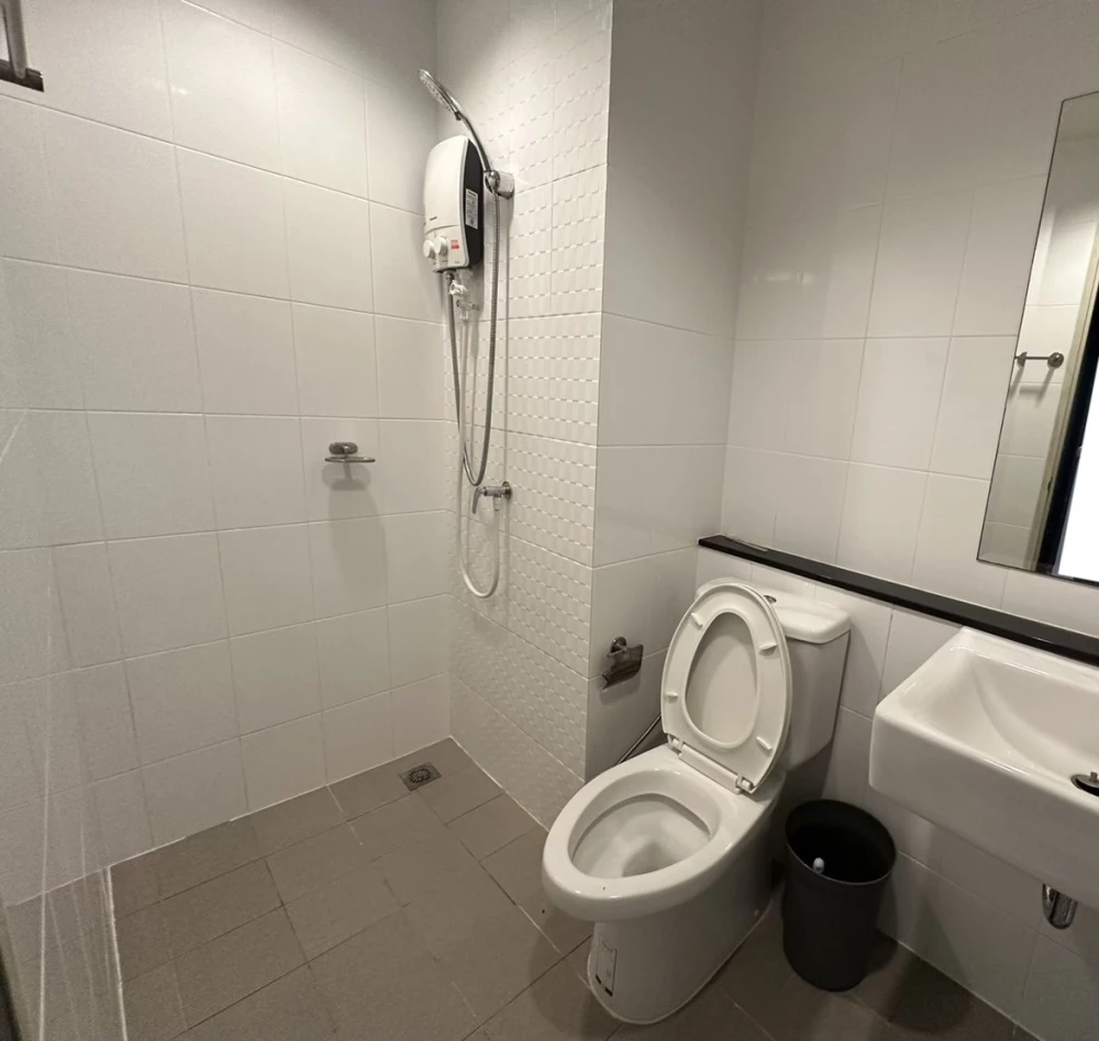For rent: Unio Sukhumvit 72, studio room, near the pool, fully furnished, ready to move in.