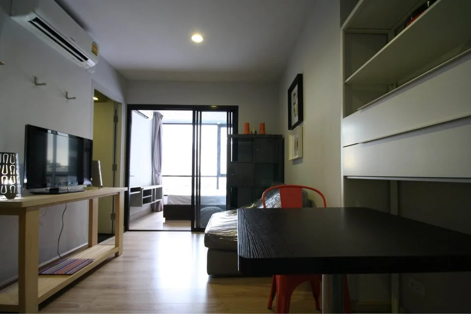 For rent, unique 10, size 30 sq m., 7th floor, fully furnished. You'll regret it if you miss it.