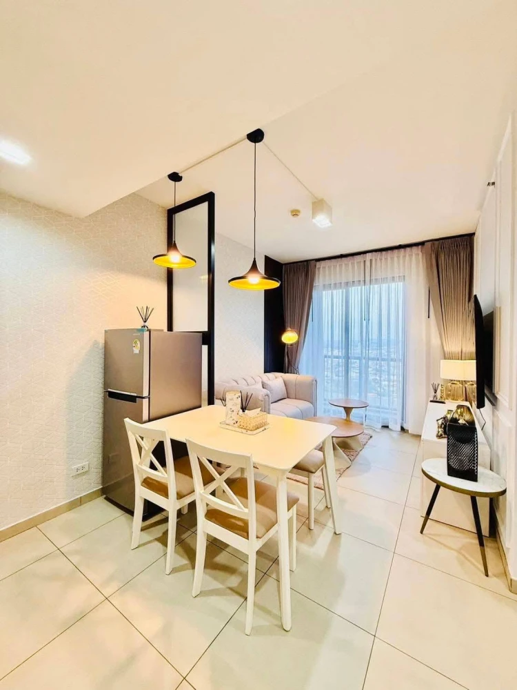 For rent Unixx South Pattaya, spacious room, lots of usable space, stylishly decorated, beautiful view from high floor, book now.