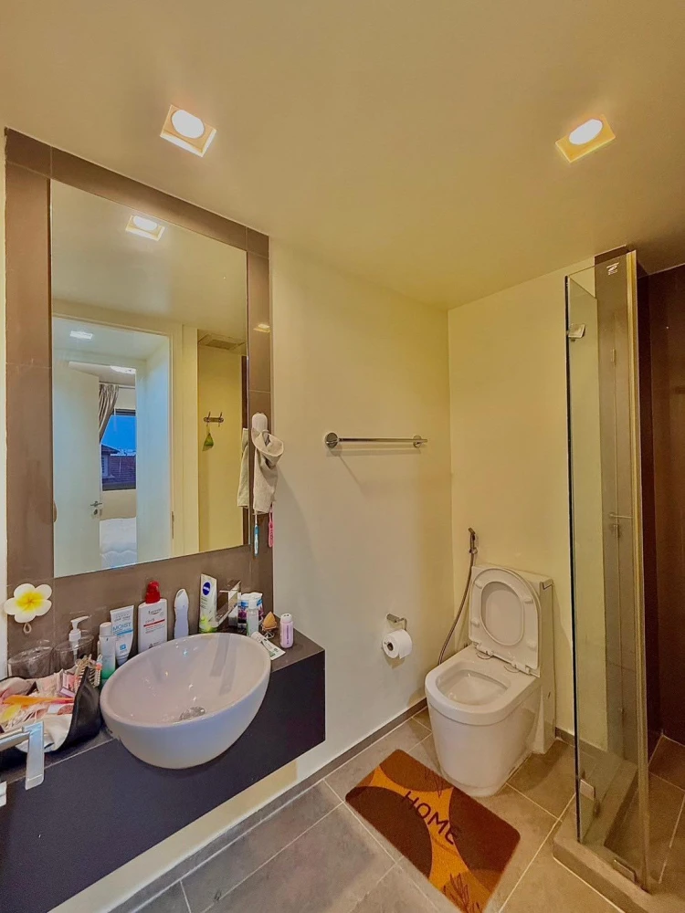 For rent Unixx South Pattaya (South Pattaya) Sea view room, fully built-in throughout the room. Book now and you won't be disappointed.