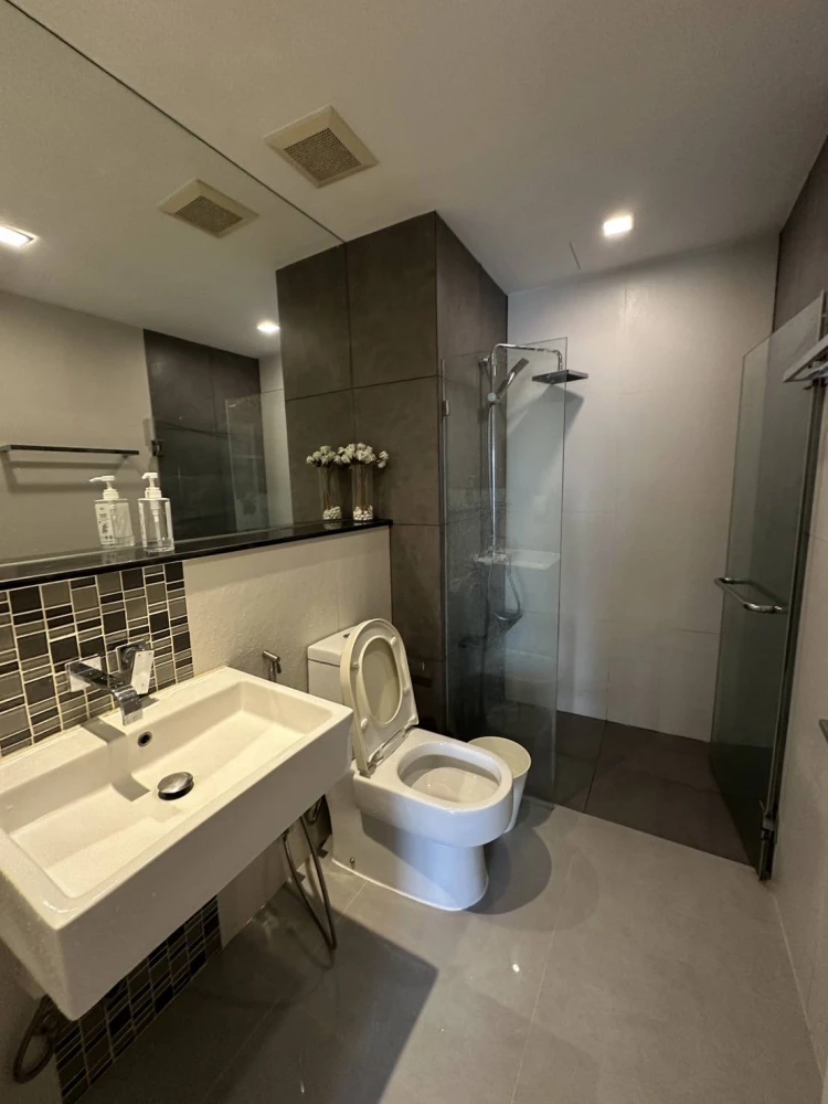 for rent Urbano Absolute Sathon-Taksin for sale. Beautifully decorated room, clear IconSiam view, fully furnished, ready to move in