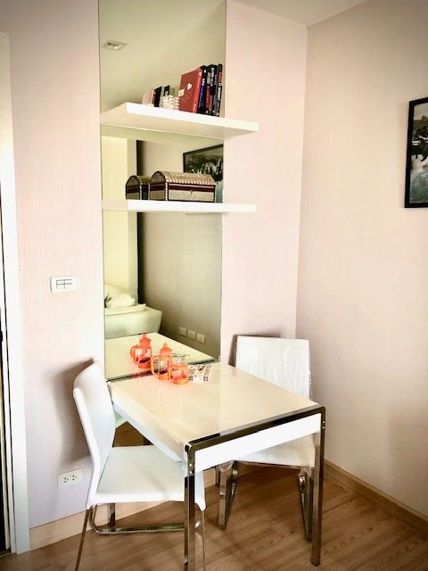 For rent Urbano Absolute Sathorn-Taksin, very high floor, beautiful view, fully furnished, beautifully decorated, ready to move in