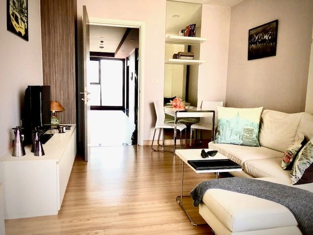 For rent Urbano Absolute Sathorn-Taksin, very high floor, beautiful view, fully furnished, beautifully decorated, ready to move in