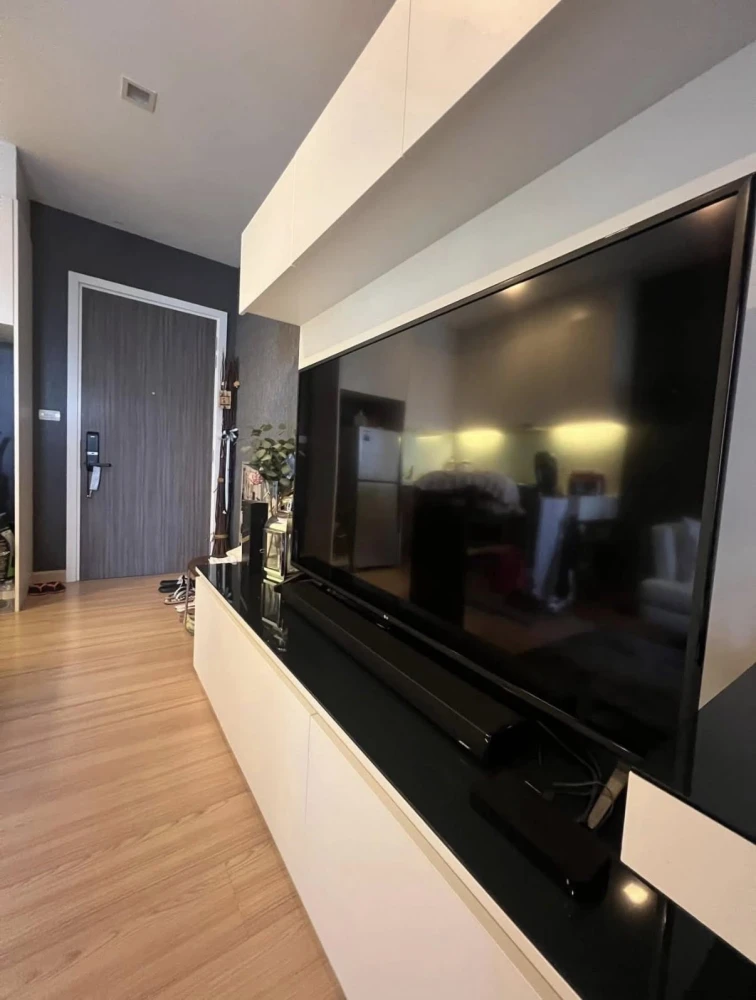 Spacious and comfortable condo for rent at Urbano Absolute Sathorn-Taksin. Ready to move in!