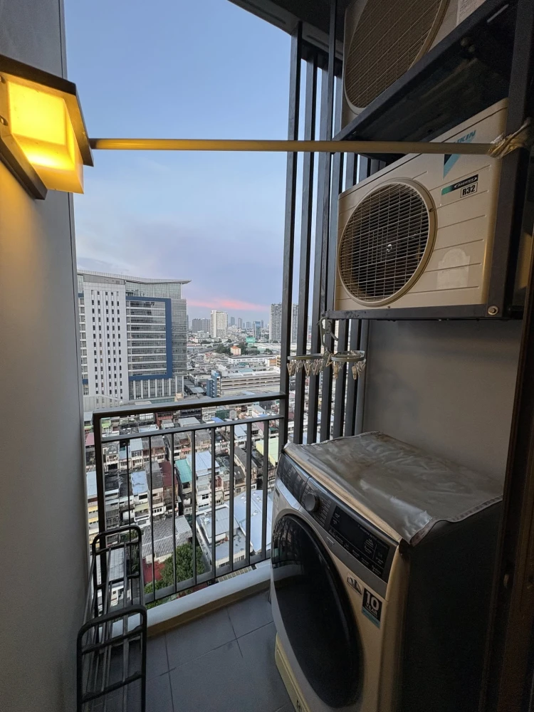 For Rent: Urbano Rajavithi. Features views of the Chao Phraya River and the Parliament. Beautiful, fully furnished unit—ready to move in.