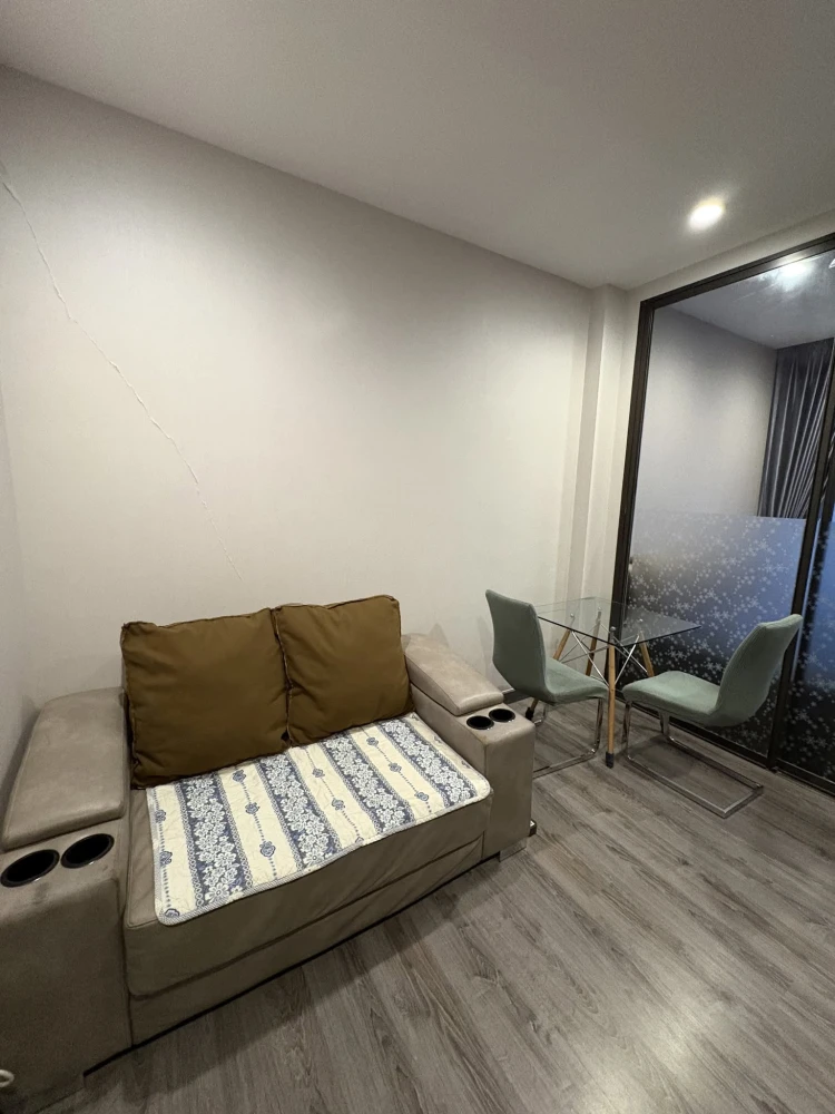 For Rent: Urbano Rajavithi. Features views of the Chao Phraya River and the Parliament. Beautiful, fully furnished unit—ready to move in.