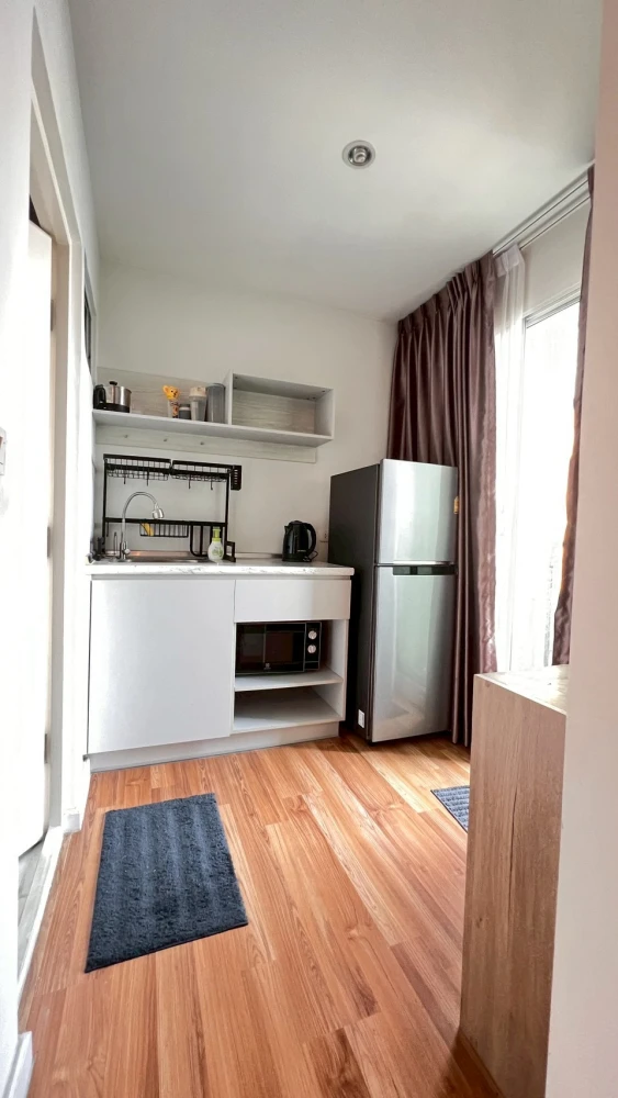 V Condo Ladkrabang for rent, 7th floor unit, fully furnished with appliances. Don't miss out!