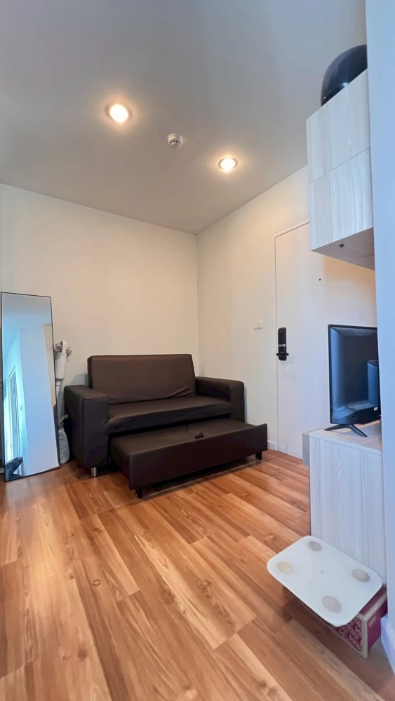 V Condo Ladkrabang for rent, 7th floor unit, fully furnished with appliances. Don't miss out!