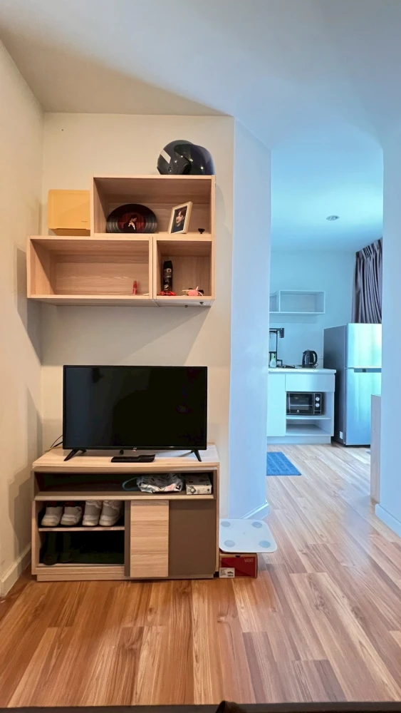 V Condo Ladkrabang for rent, 7th floor unit, fully furnished with appliances. Don't miss out!