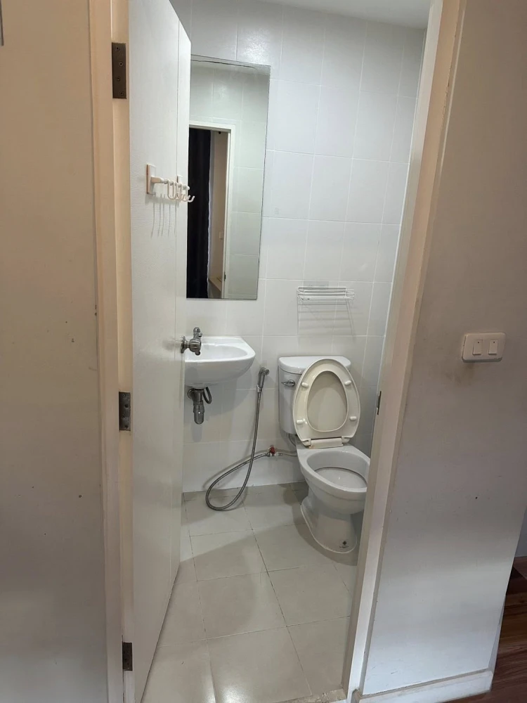 V Condo Ladkrabang for rent, 8th floor, fully furnished, includes washing machine, at a great price. Book now!