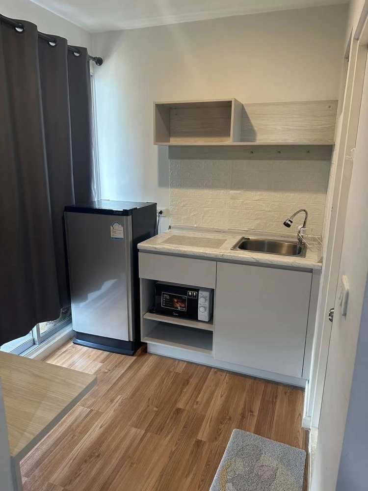 V Condo Ladkrabang for rent, 8th floor, fully furnished, includes washing machine, at a great price. Book now!