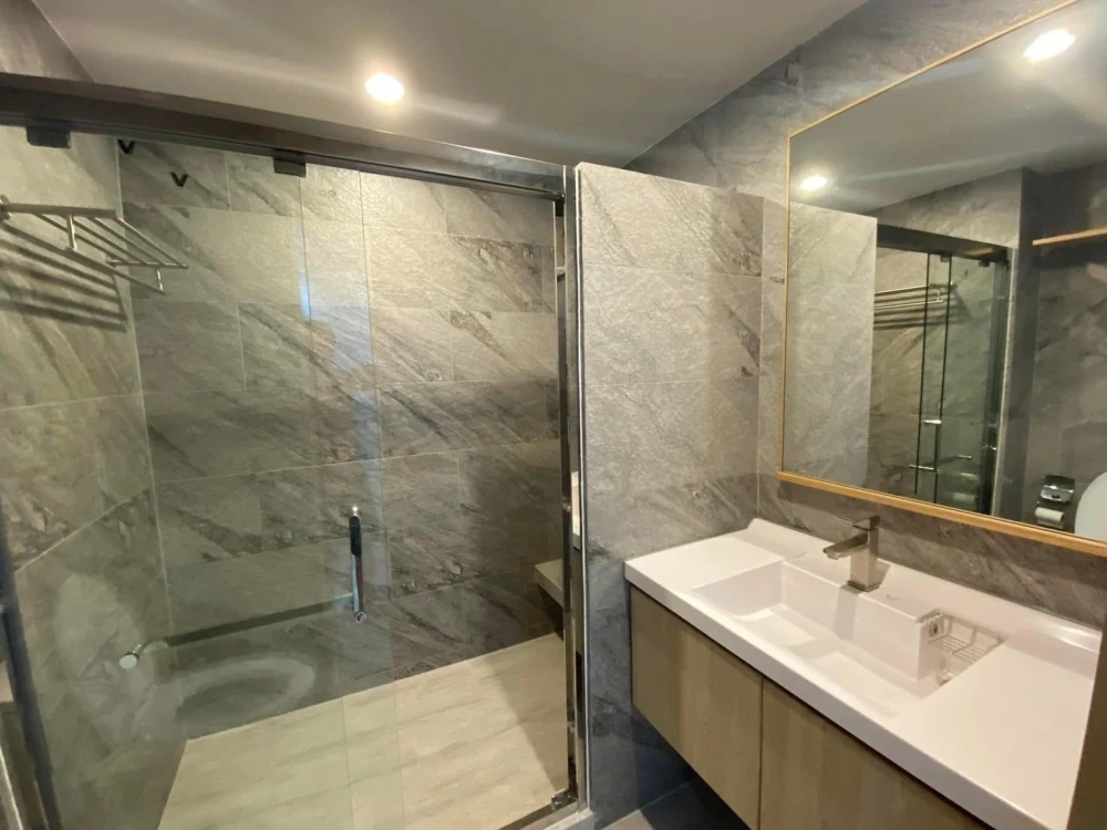 For rent: V Condo Salaya, large room, comfortable, usable area, plus a good price. If you don't book, you'll regret it.