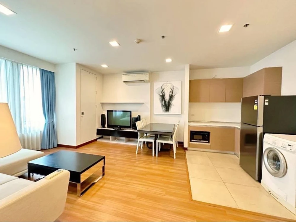 For rent: Vantage Ratchavipha, 1 bedroom, 1 bathroom, spacious living area, great location, convenient transportation. Don't miss out!
