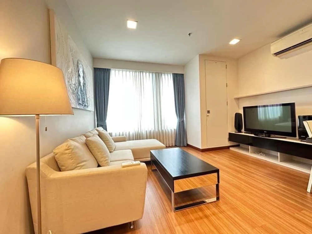 For rent: Vantage Ratchavipha, 1 bedroom, 1 bathroom, spacious living area, great location, convenient transportation. Don't miss out!