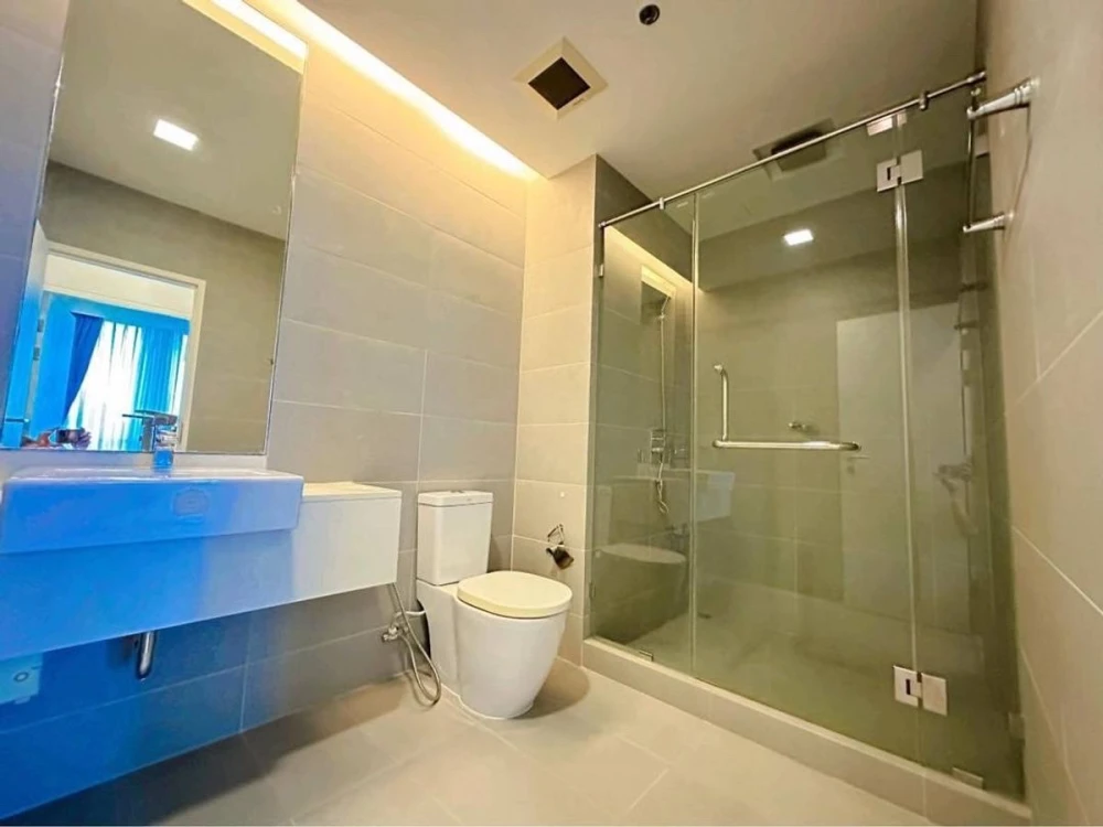 For rent: Vantage Ratchavipha, 1 bedroom, 1 bathroom, spacious living area, great location, convenient transportation. Don't miss out!