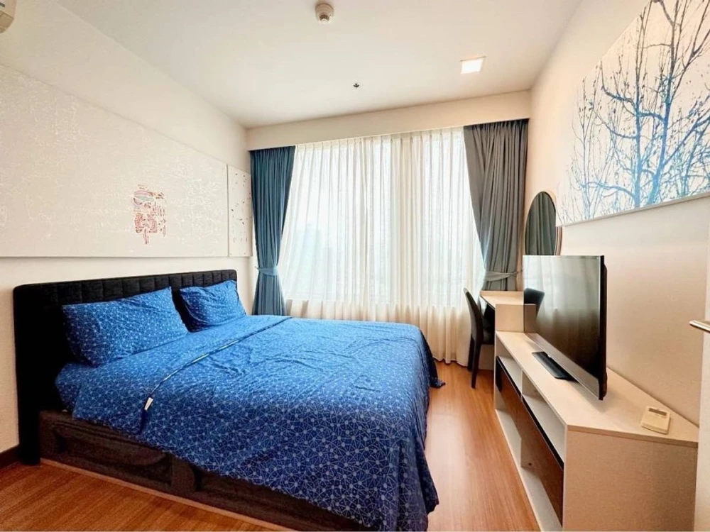 For rent: Vantage Ratchavipha, 1 bedroom, 1 bathroom, spacious living area, great location, convenient transportation. Don't miss out!