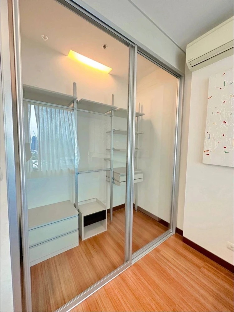 For rent: Vantage Ratchavipha, 1 bedroom, 1 bathroom, spacious living area, great location, convenient transportation. Don't miss out!
