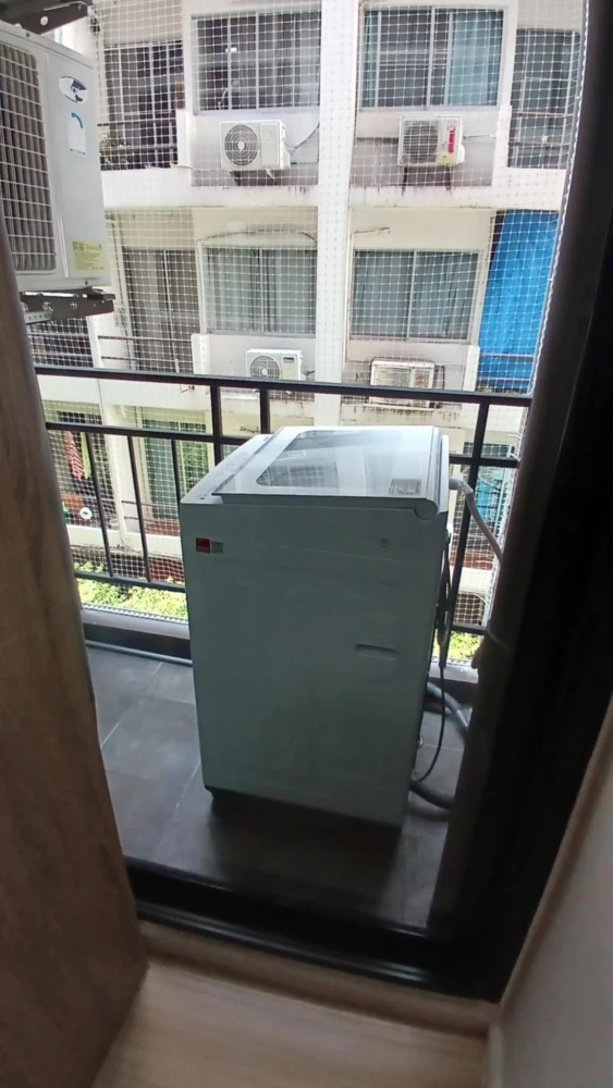 For rent: Vela de Residence, a nice room, good location, comes with complete facilities. If it's this good, what are you waiting for?