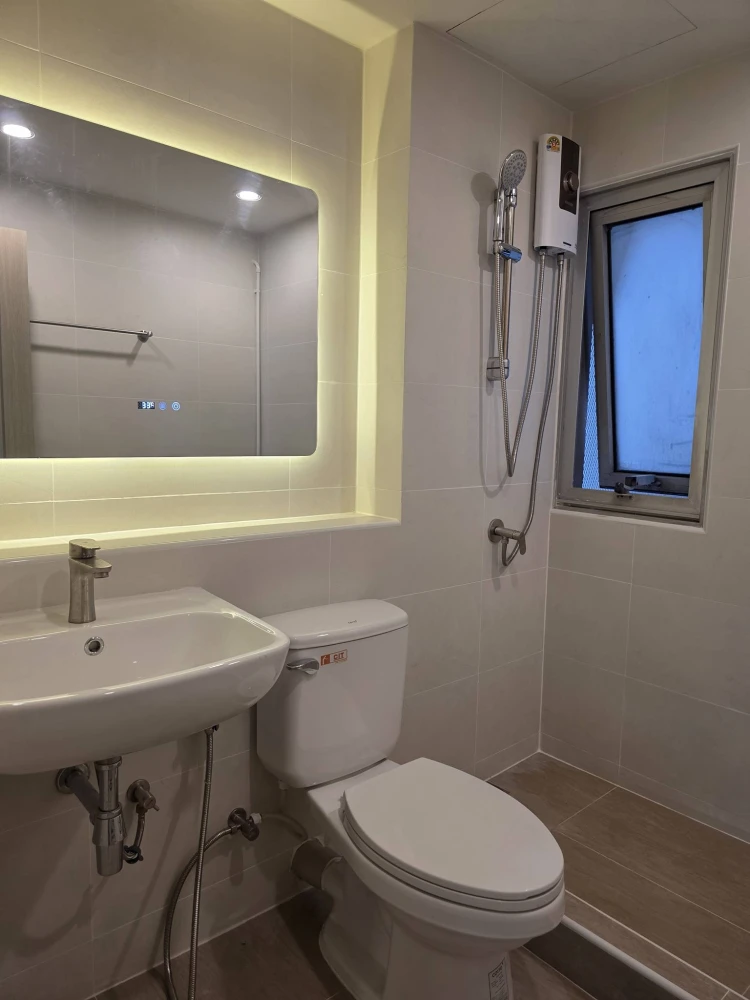 Victoria Lakeview Condominium for rent, 2 bedrooms, 18th floor, lake view, fully furnished, ready to move in. Book now!