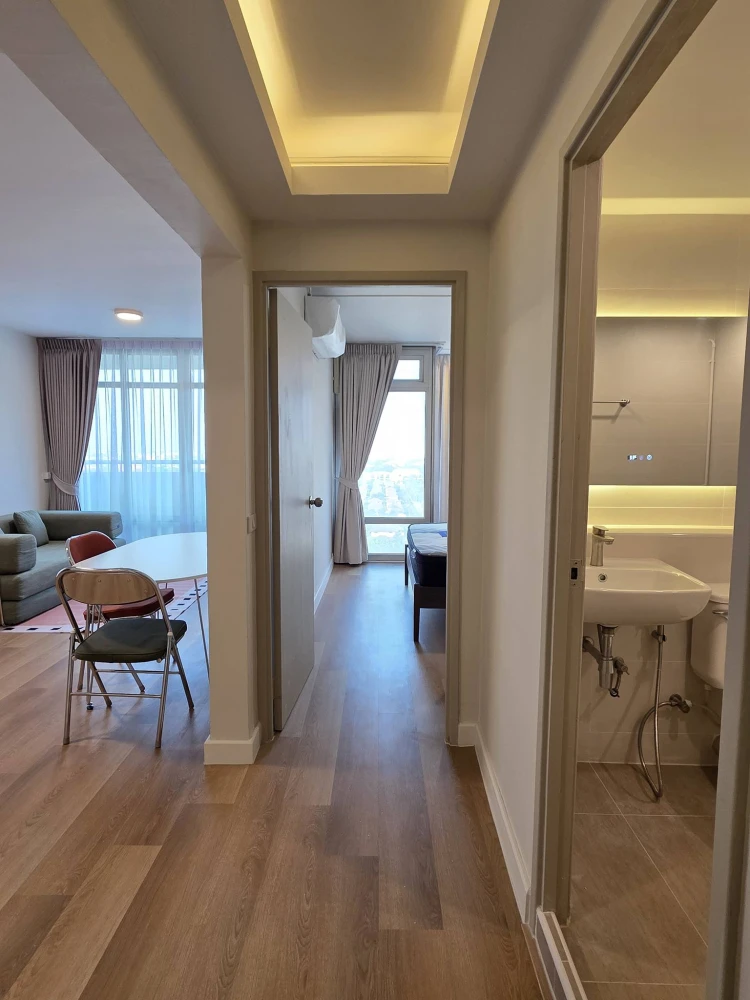 Victoria Lakeview Condominium for rent, 2 bedrooms, 18th floor, lake view, fully furnished, ready to move in. Book now!