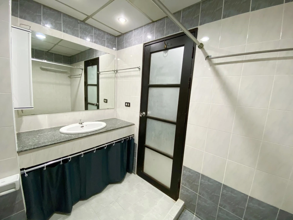 For rent: View Talay Jomtien Condominium, high floor unit, ready to move in. Fully furnished, spacious and comfortable. Book now!