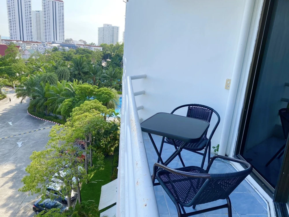 For rent: View Talay Jomtien Condominium, high floor unit, ready to move in. Fully furnished, spacious and comfortable. Book now!