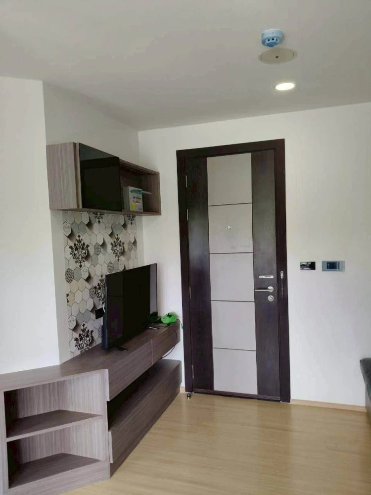 For rent: VIIA 7 Bangna by Apasiri, corner unit, quiet area, high-quality wallpaper, fully furnished. Book now!