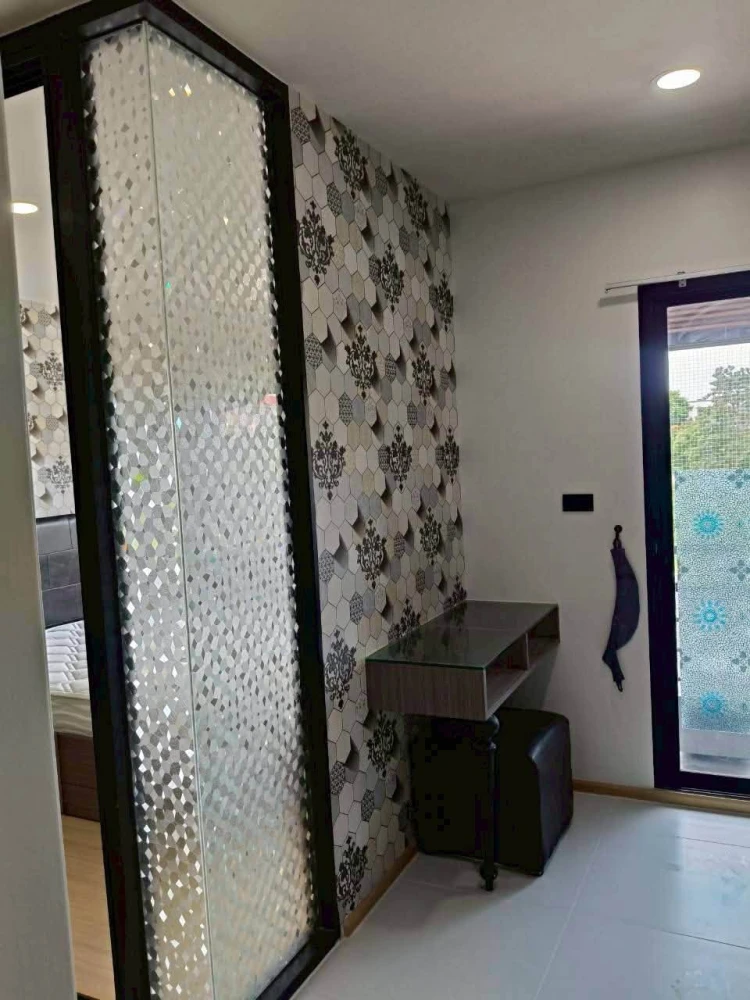 For rent: VIIA 7 Bangna by Apasiri, corner unit, quiet area, high-quality wallpaper, fully furnished. Book now!