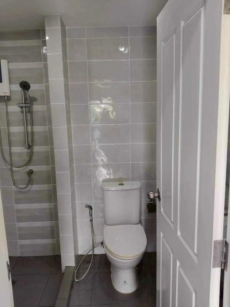 For rent: VIIA 7 Bangna by Apasiri, corner unit, quiet area, high-quality wallpaper, fully furnished. Book now!