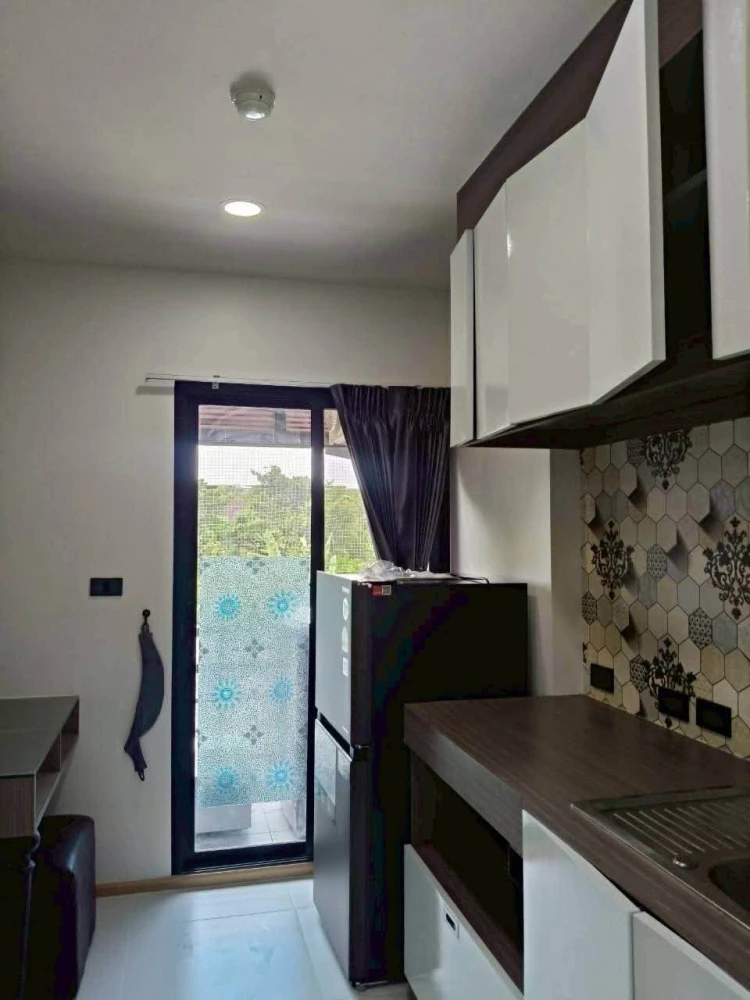 For rent: VIIA 7 Bangna by Apasiri, corner unit, quiet area, high-quality wallpaper, fully furnished. Book now!