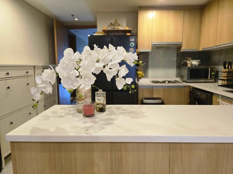 2-bedroom villa for rent in Asoke. Spacious living area, prime location, convenient transportation. Book now!