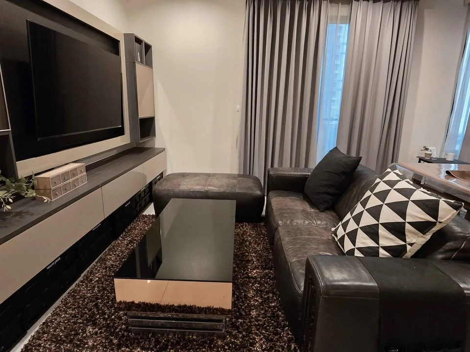 2-bedroom villa for rent in Asoke. Spacious living area, prime location, convenient transportation. Book now!