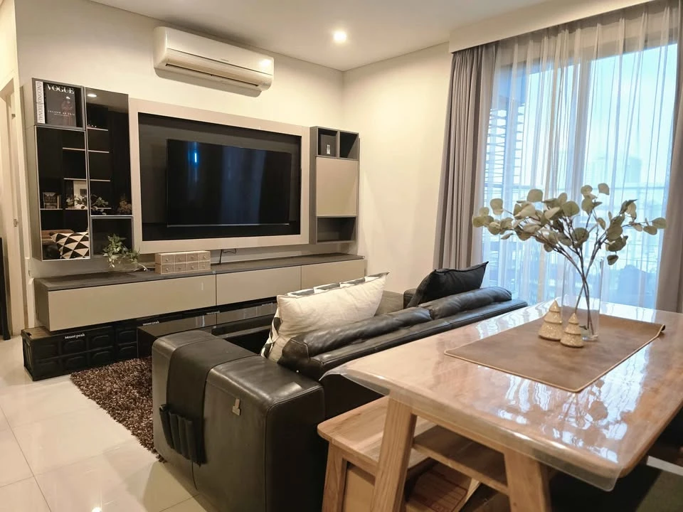 2-bedroom villa for rent in Asoke. Spacious living area, prime location, convenient transportation. Book now!