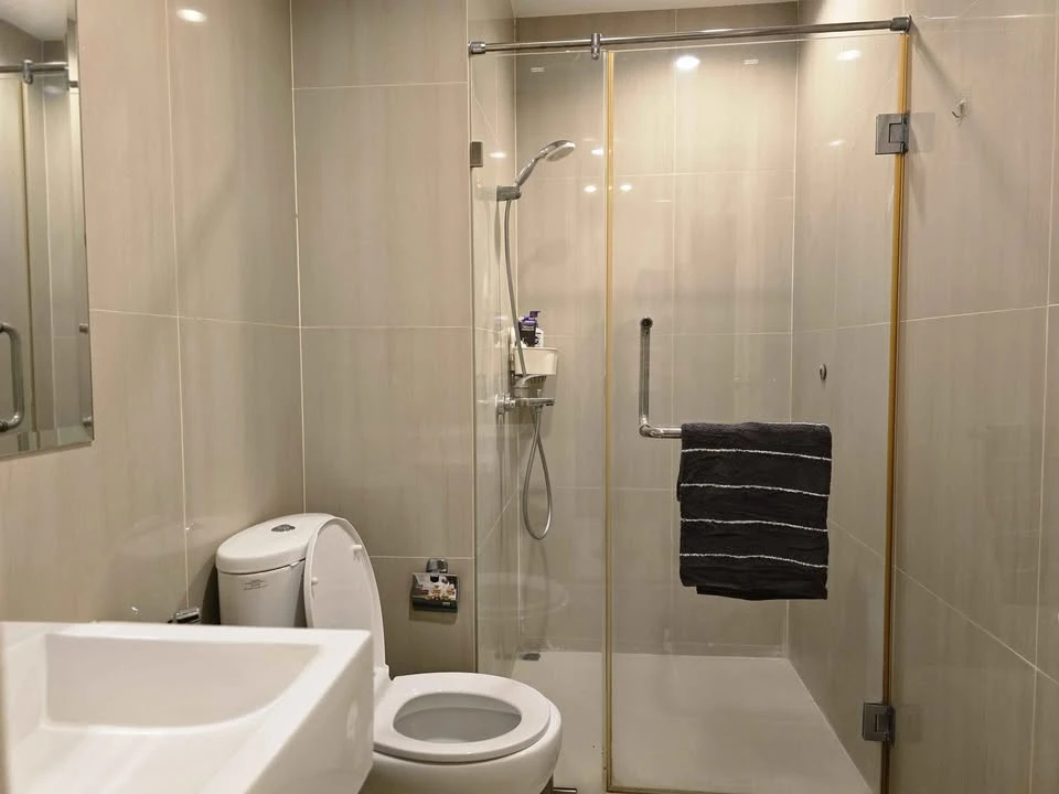 2-bedroom villa for rent in Asoke. Spacious living area, prime location, convenient transportation. Book now!