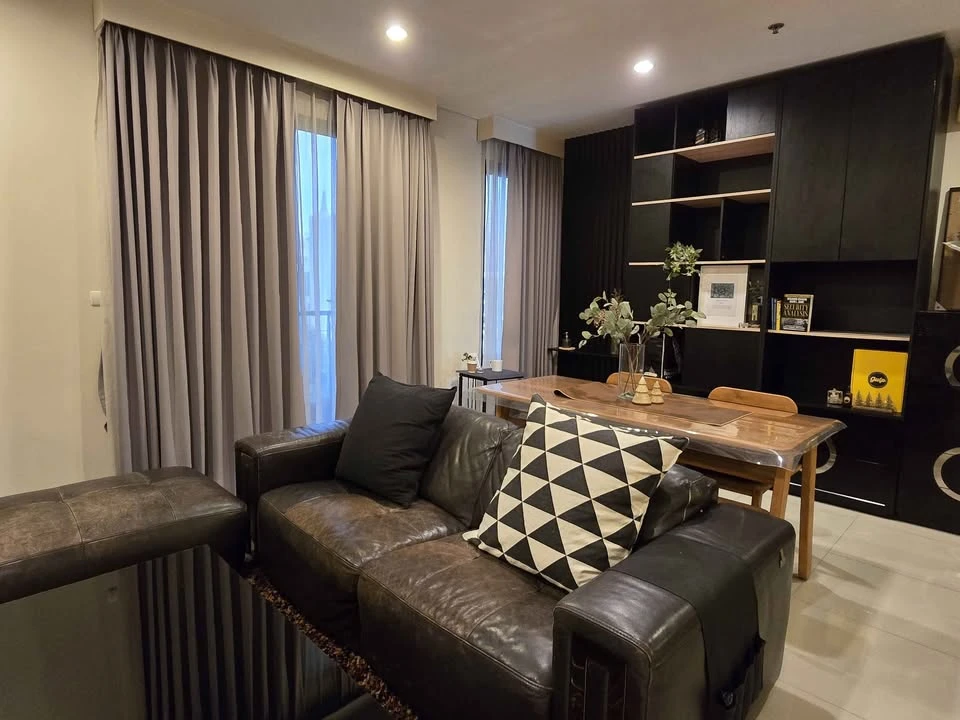 2-bedroom villa for rent in Asoke. Spacious living area, prime location, convenient transportation. Book now!