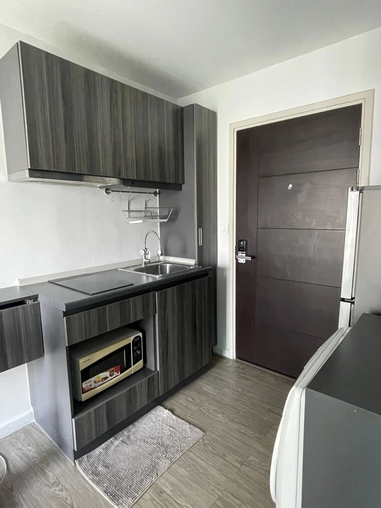 Villa Lasalle for rent, nice room, good location, comes with complete furniture and electrical appliances. Don't miss it.