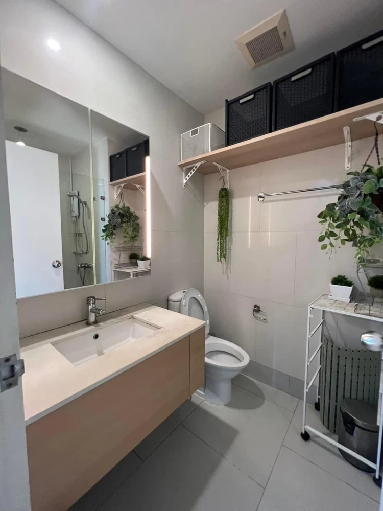 Villa Rachatewi for rent, decorated and divided into 2 bedrooms, warm atmosphere, quiet, suitable for both living alone or as a couple, don't miss it.