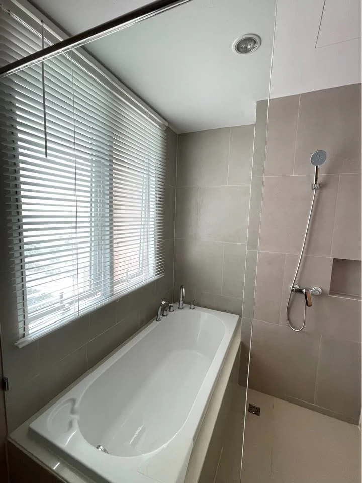 Villa Sathorn for rent, spacious room with plenty of usable space, comes with complete facilities, hurry and reserve now!