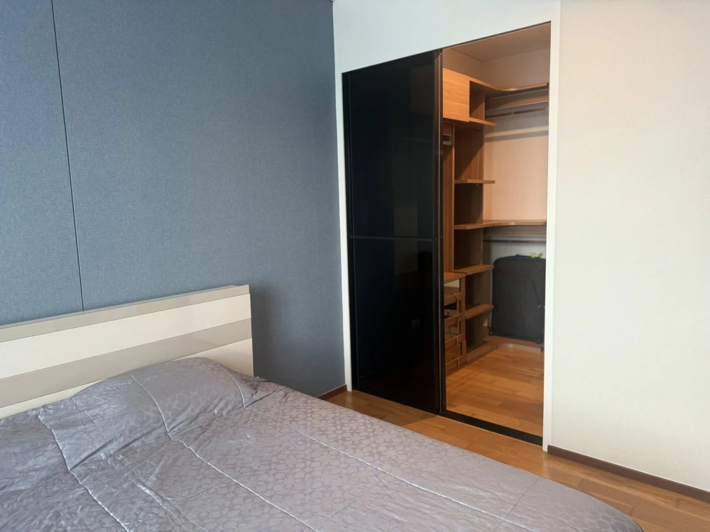 For rent Villa Sathorn, spacious room, lots of usable space, open view, can see the view of Asiatique the Riverfront, book now!
