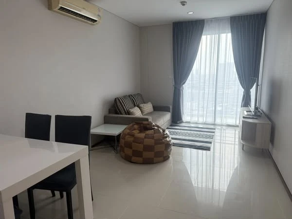 For rent Villa Sathorn, spacious room, lots of usable space, open view, can see the view of Asiatique the Riverfront, book now!