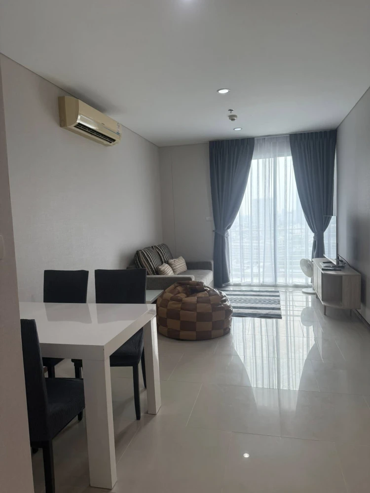 For rent Villa Sathorn, spacious room, lots of usable space, open view, can see the view of Asiatique the Riverfront, book now!