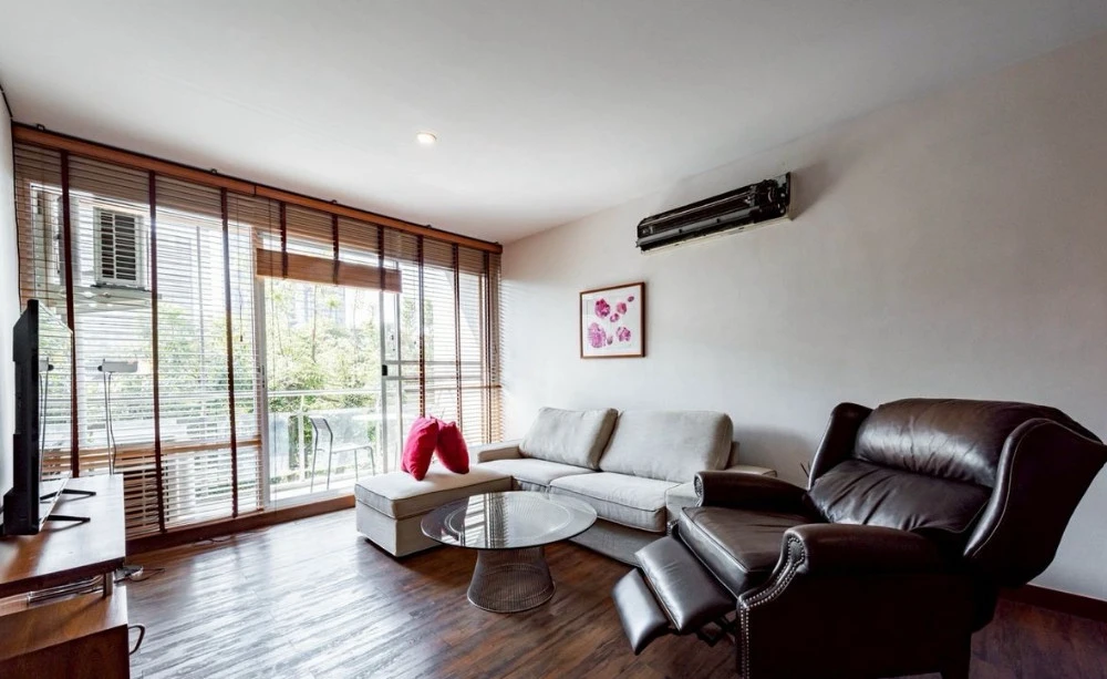 For Rent: Von Napa Sukhumvit 38, 4th floor. Fully furnished and inviting unit—book now, don't miss out!