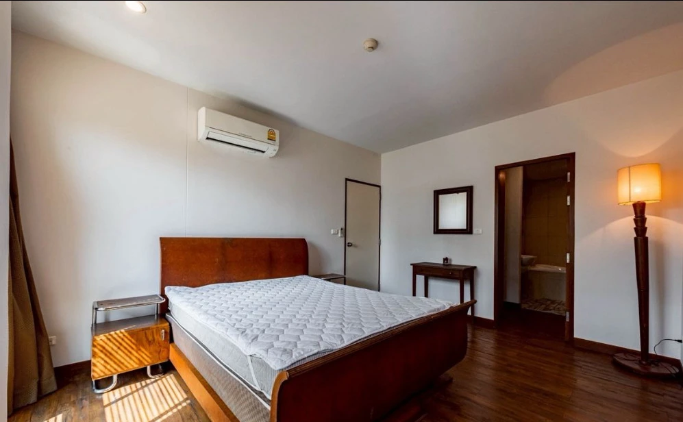 For Rent: Von Napa Sukhumvit 38, 4th floor. Fully furnished and inviting unit—book now, don't miss out!