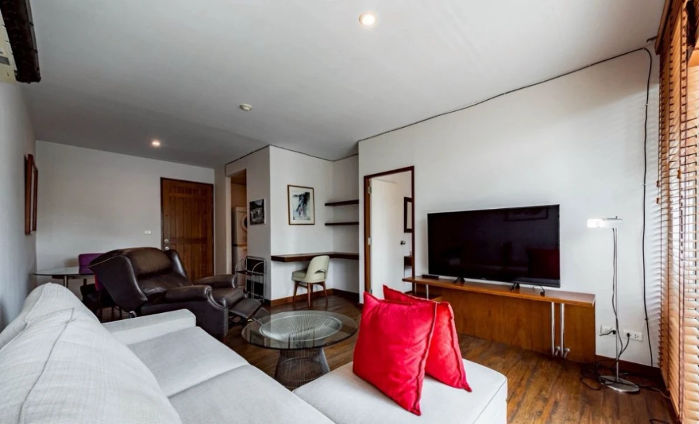 For Rent: Von Napa Sukhumvit 38, 4th floor. Fully furnished and inviting unit—book now, don't miss out!