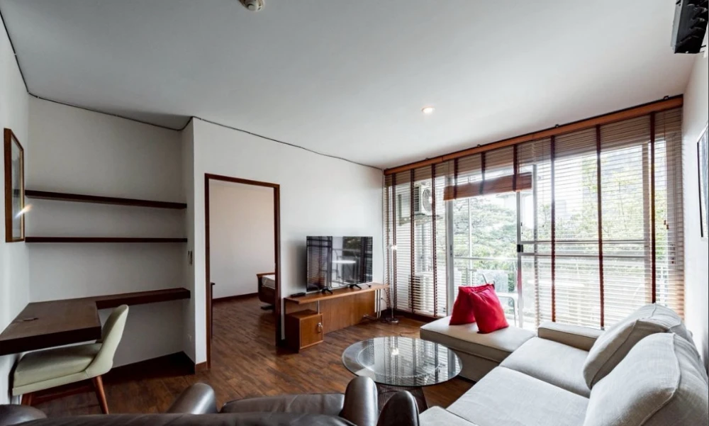 For Rent: Von Napa Sukhumvit 38, 4th floor. Fully furnished and inviting unit—book now, don't miss out!