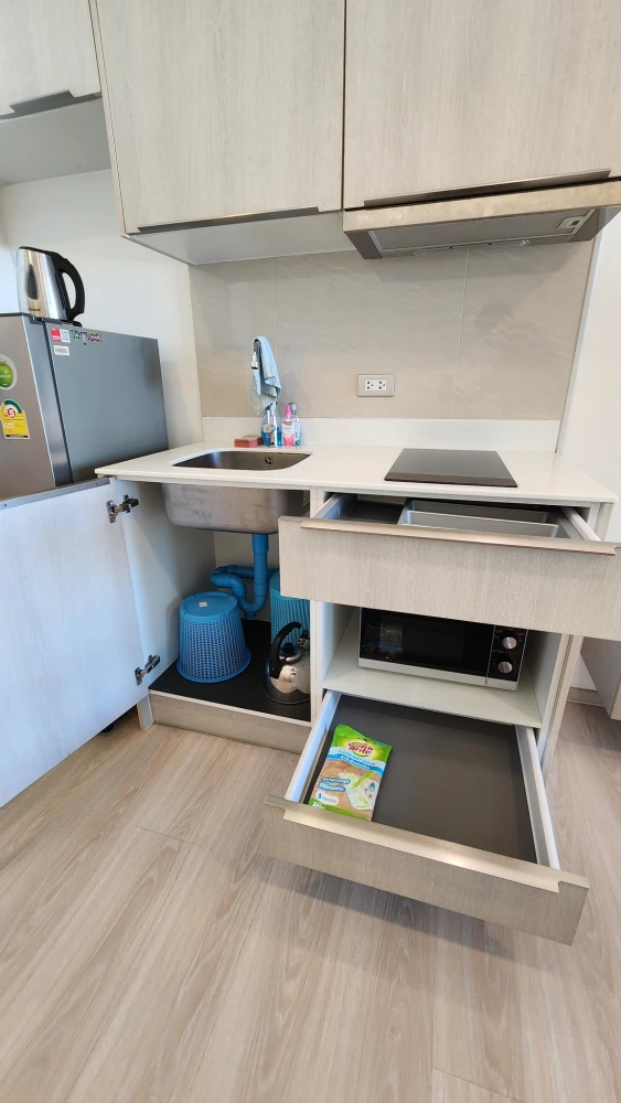 For rent: VTARA Sukhumvit 36, 5th floor, fully furnished unit, very livable. Book now!