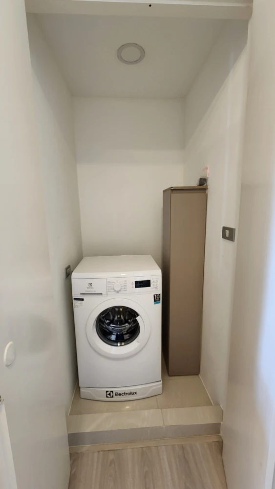 For rent: VTARA Sukhumvit 36, 5th floor, fully furnished unit, very livable. Book now!