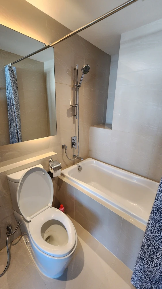 For rent: VTARA Sukhumvit 36, 5th floor, fully furnished unit, very livable. Book now!